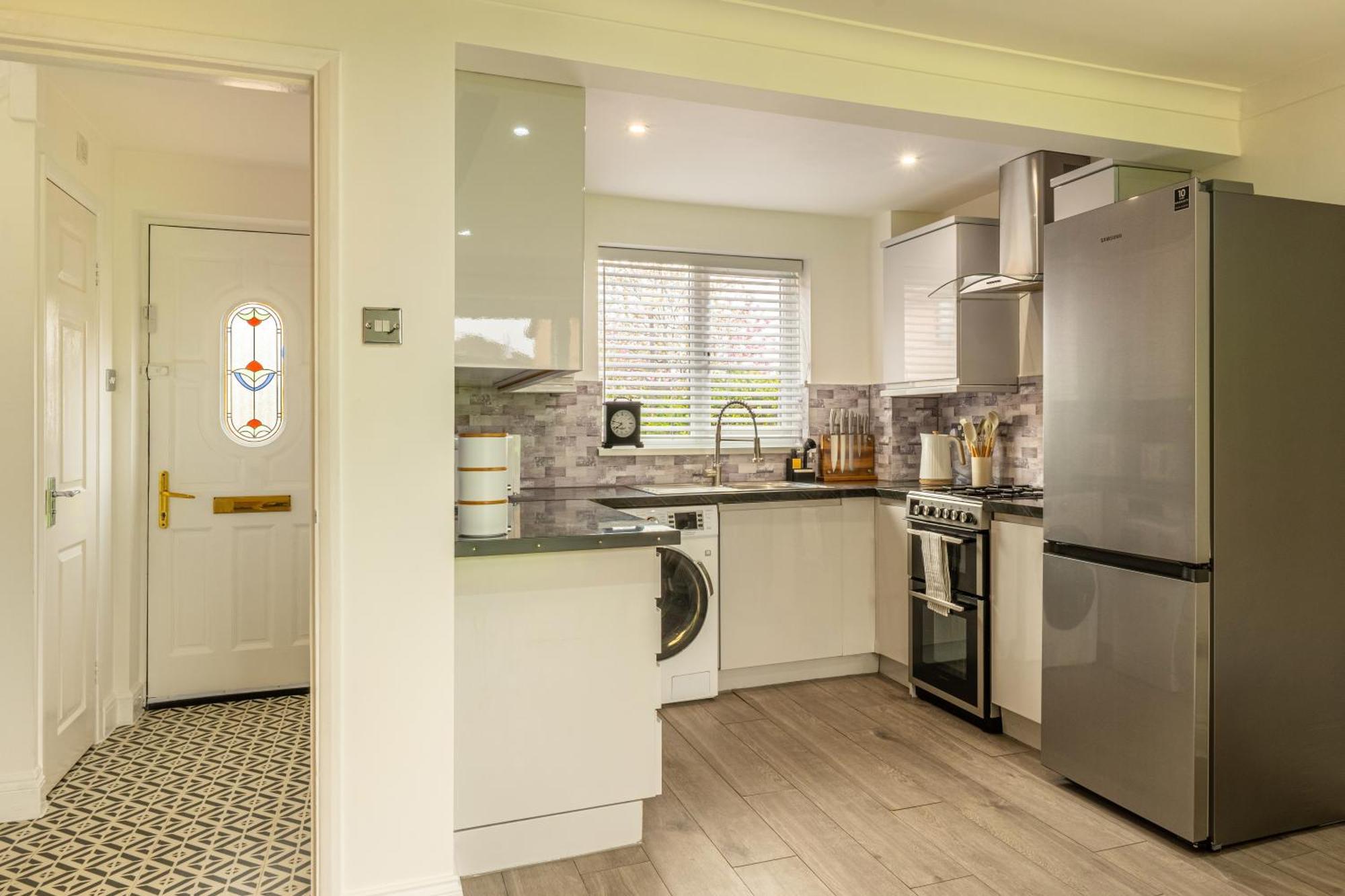 The Little Chinoiserie 2 Bed House With Large Garden And Only 7 Min Away From Mk Rail Station And Centre Apartment