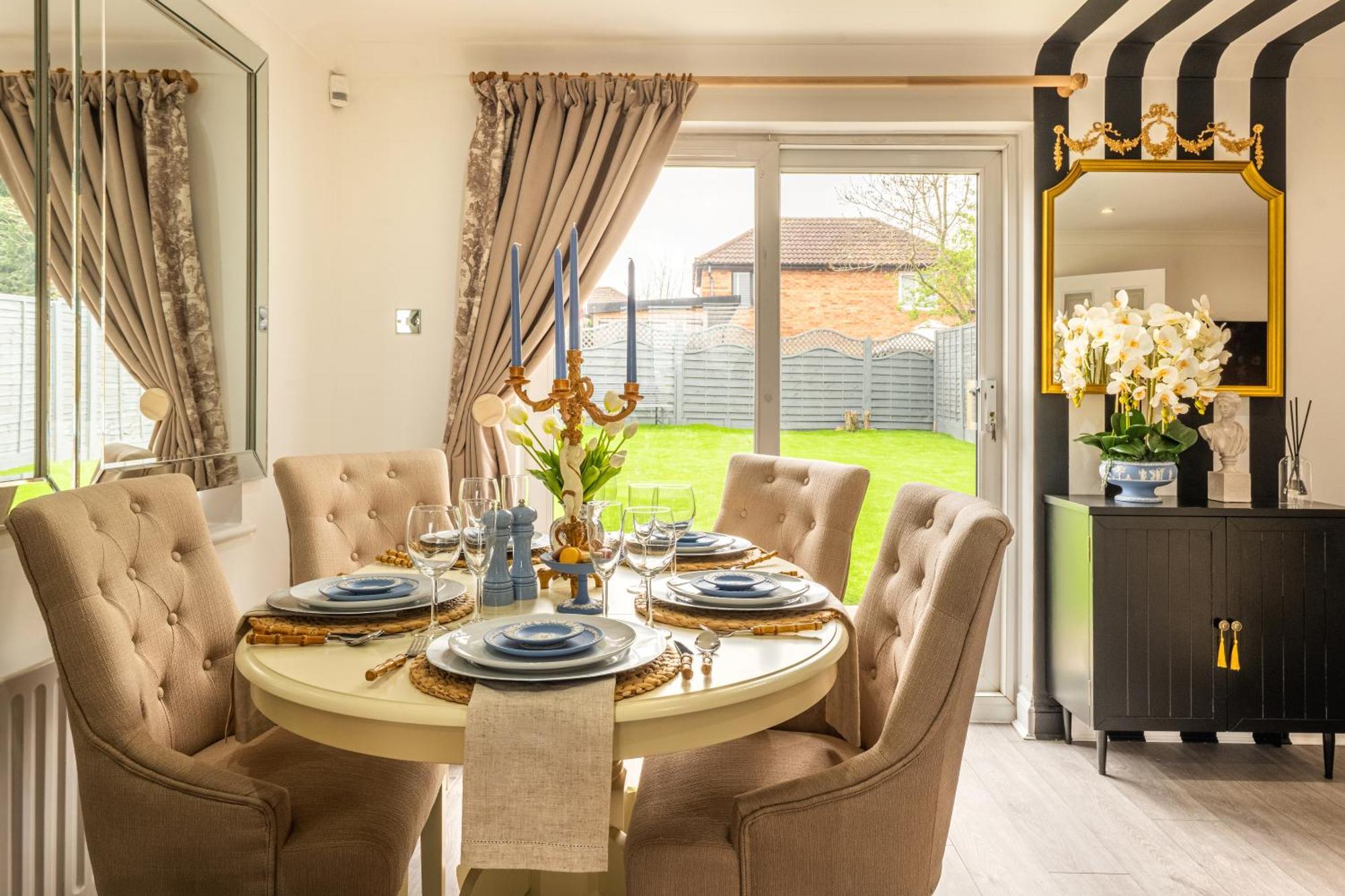 The Little Chinoiserie 2 Bed House With Large Garden And Only 7 Min Away From Mk Rail Station And Centre Apartment Milton Keynes